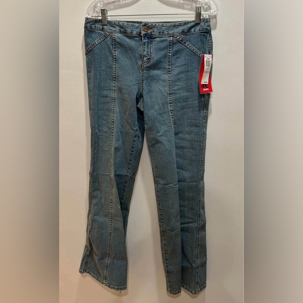NWT Style & co sz 6 blue jeans slim fit with flared bottom leg